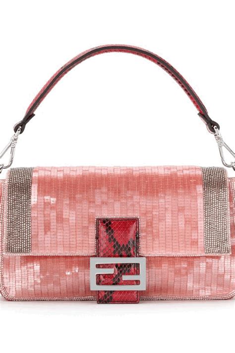 Fendi Baguette: «Vi racconto la mia borsa rivoluzionaria». In 